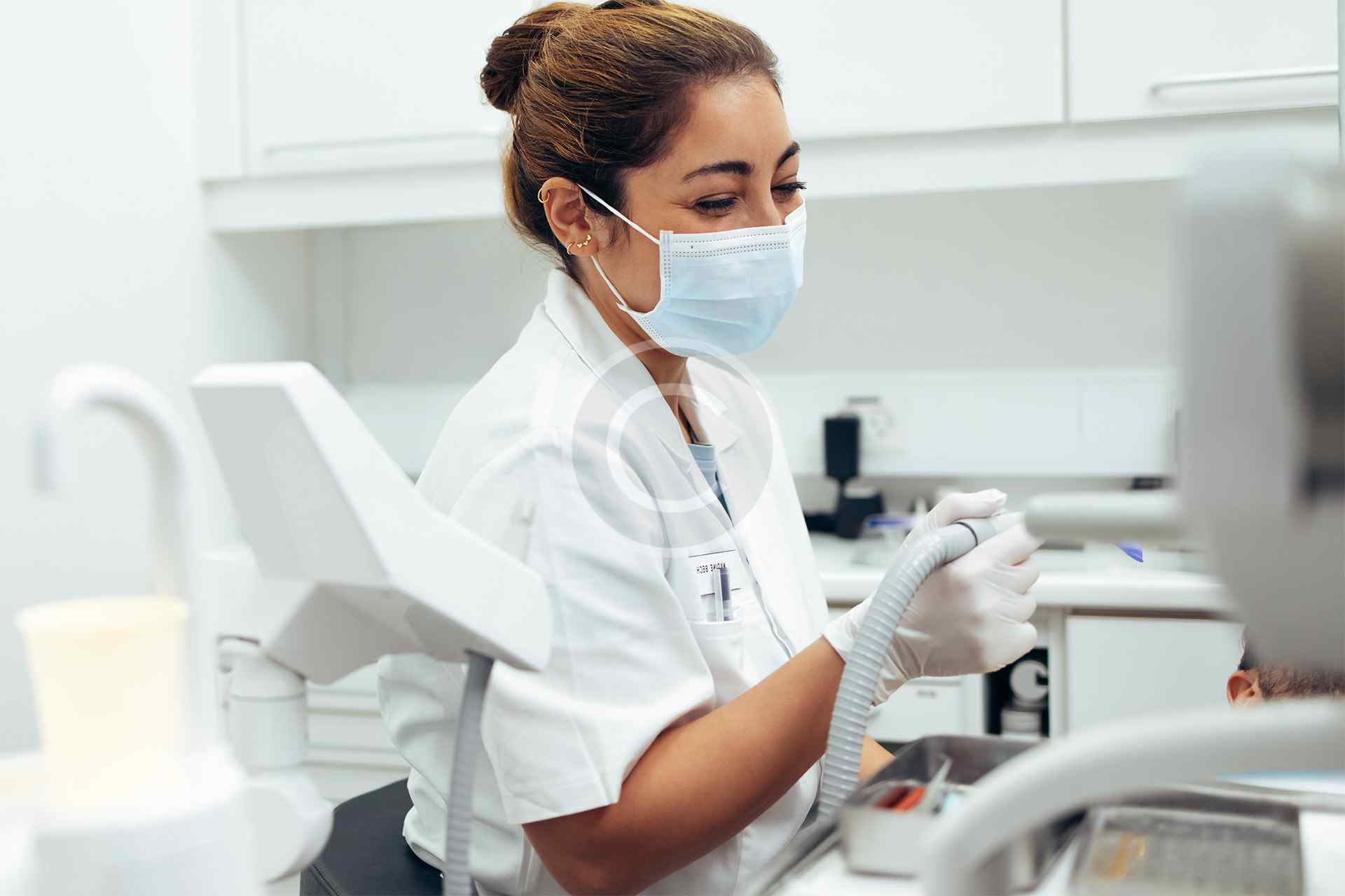 Diş implantında uzmanlık